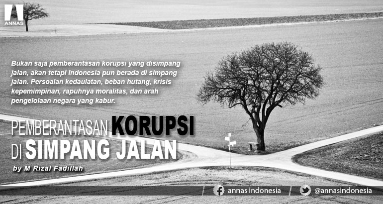 PEMBERANTASAN KORUPSI DI SIMPANG JALAN