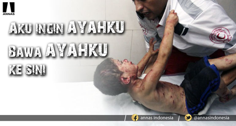 Kisah Di Balik Foto Anak Gaza yang Tidak Mau Melepaskan Pelukan Tim Medis