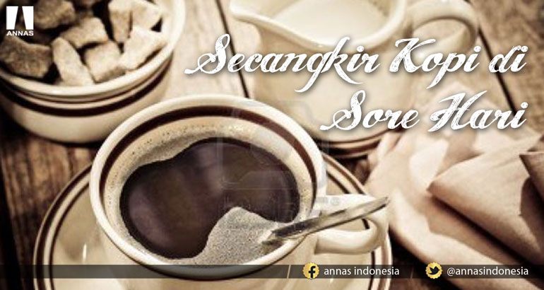 SECANGKIR KOPI DI SORE HARI