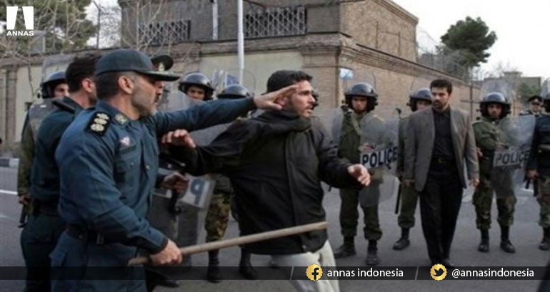 MASJID SUNNI DI IRAN DISEGEL KARENA MENGGELAR SHALAT TARAWIH, MASIH BILANG SUNNI-SYIAH BERSAUDARA ???