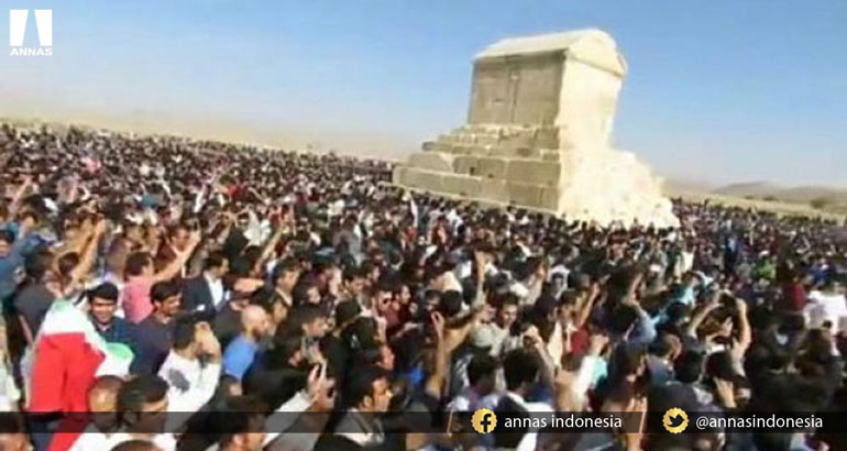 RIBUAN WARGA IRAN: 